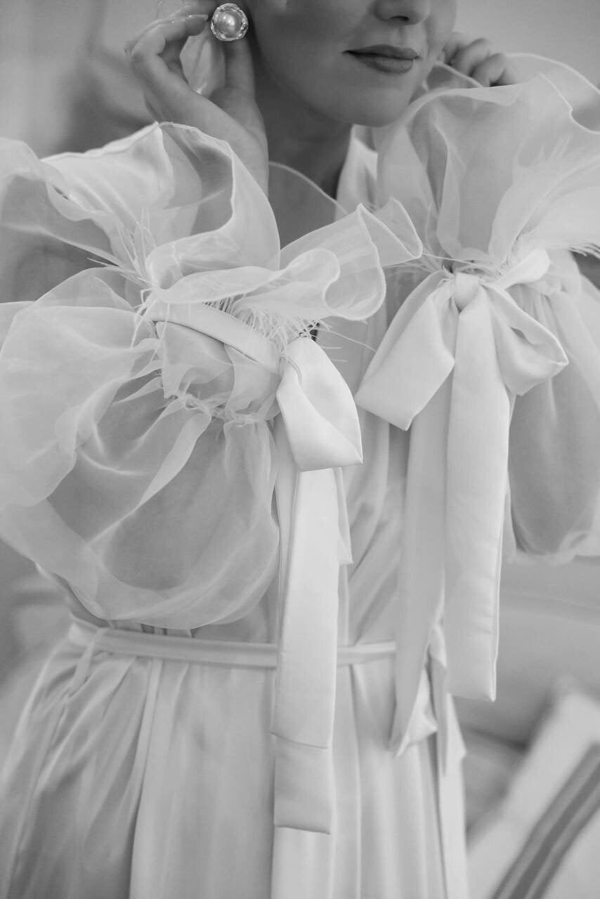 White Bride Boudoir Robe, Mesh and Silk Robe, Bridal Kimono Robe with Feather, Luxury Bridal Robe with Puff Sleeves, Bridal Party Gift